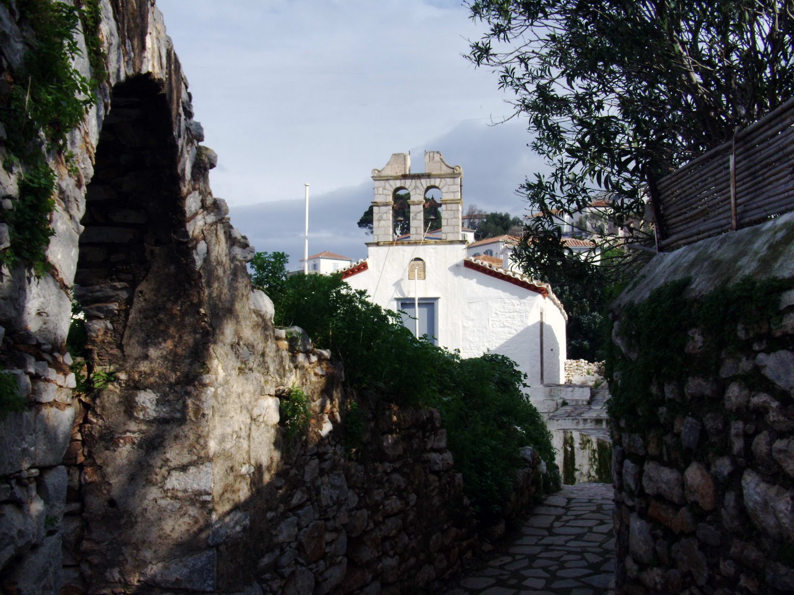 Τα κουτσομπολιά της ‘Υδρας!