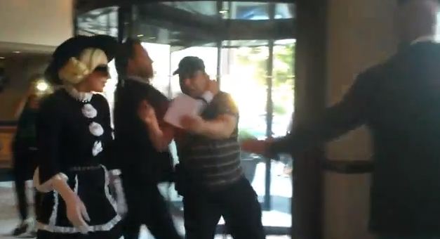 Έδειραν θαυμαστή της Lady Gagga