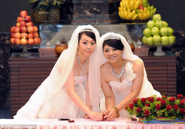 Ο πρώτος Βουδιστικός gay γάμος