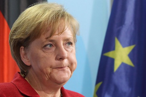 Η Μέρκελ στηρίζει Ντράγκι