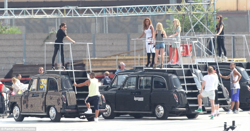 Oι Spice Girls στην τελετή λήξης