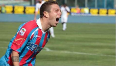 Ποιον κοιτάζει ο Θρύλος;