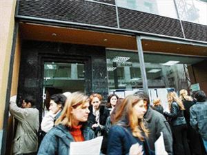 Ντροπή να “παίζουν” με τους ανέργους