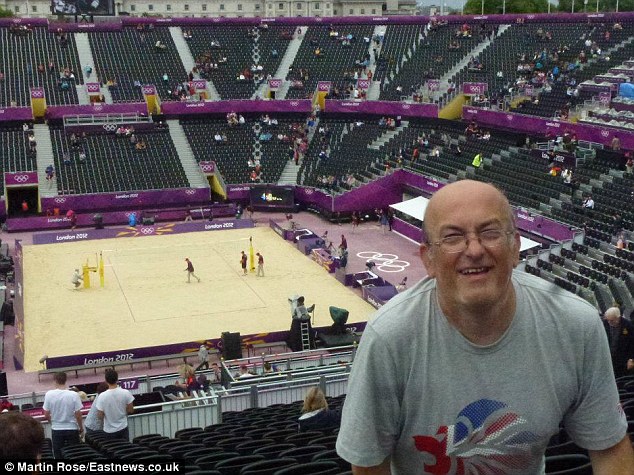 Πέθανε στις κερκίδες του Λονδίνου