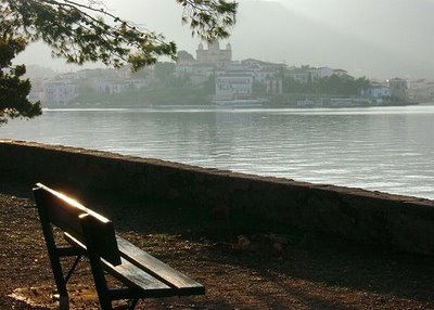 Βρέθηκε νεκρός σε παγκάκι