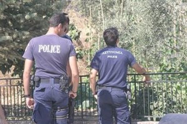 Στα χέρια Κρητικοί και αστυνομία