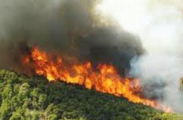 Τώρα-Μαίνεται η φωτιά στην Ιεράπετρα