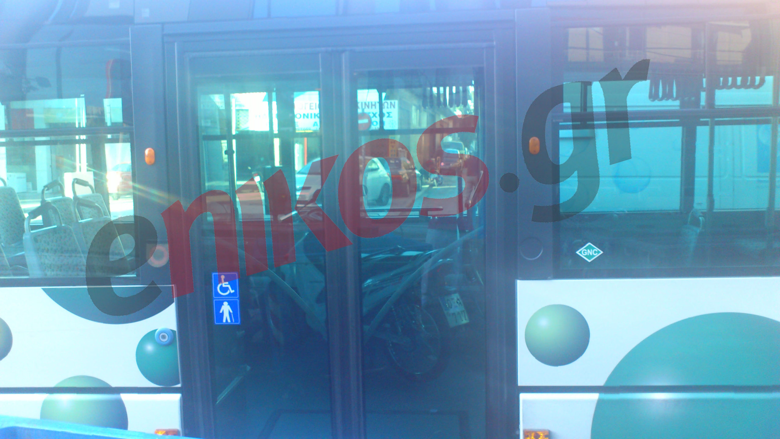 Μηχανή μέσα σε λεωφορείο!