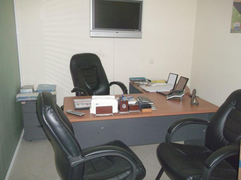 Κόβονται οι μισοί διευθυντές