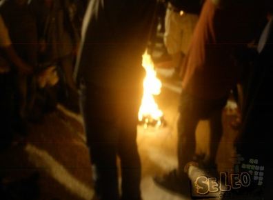 Τώρα- Έκαψαν σημαία της Ε.Ε.