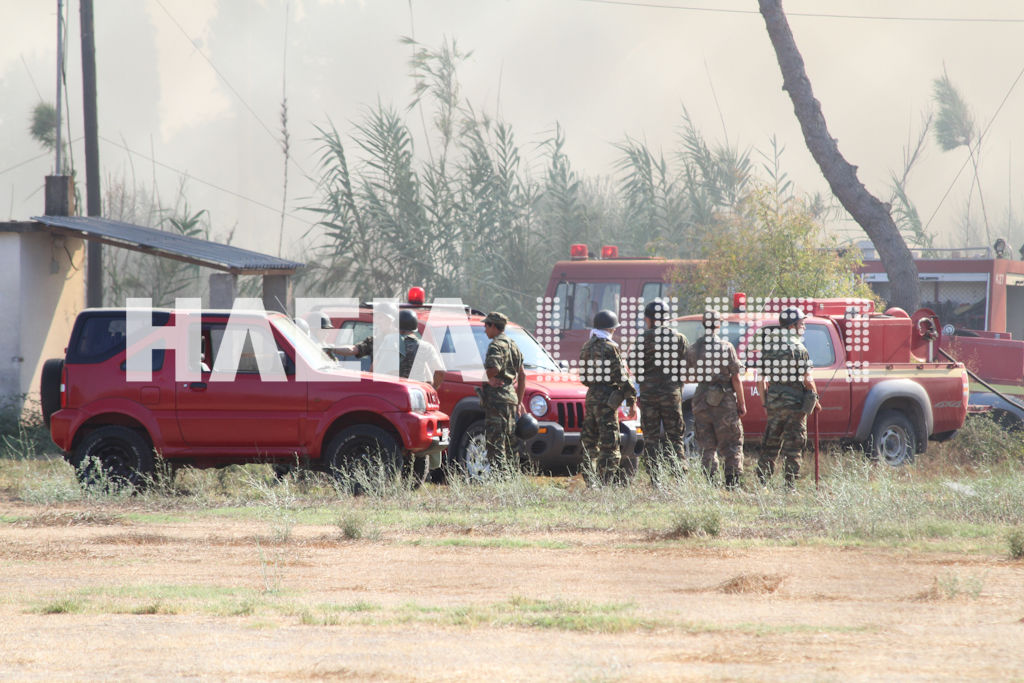 Φλέγεται στρατόπεδο στον Πύργο