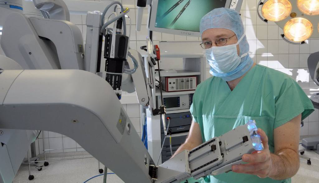 Χειρουργούν τους μισθούς του ΕΣΥ