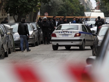 Απειλούσε να πέσει από τη γέφυρα