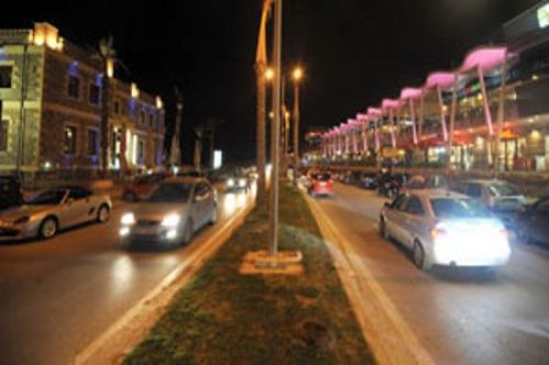 Έβγαλαν όπλα σε μπαρ