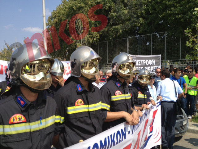 Τώρα – Αστυνομικός σε ΜΑΤ: Είμαστε φίλοι κι εχθροί μαζί