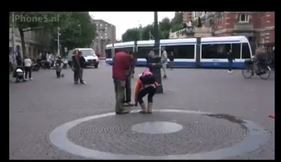 Με δόλωμα ένα iPhone…