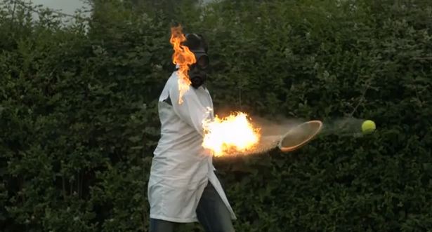 Τένις με…φλεγόμενα μπαλάκια!