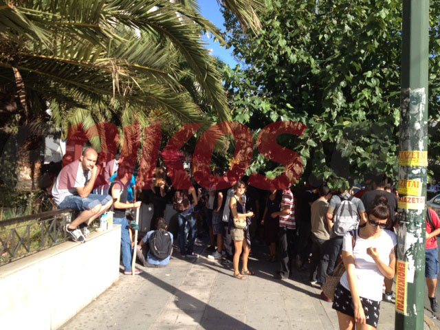 Τώρα-Συγκέντρωση συμπαράστασης έξω από την ΓΑΔΑ