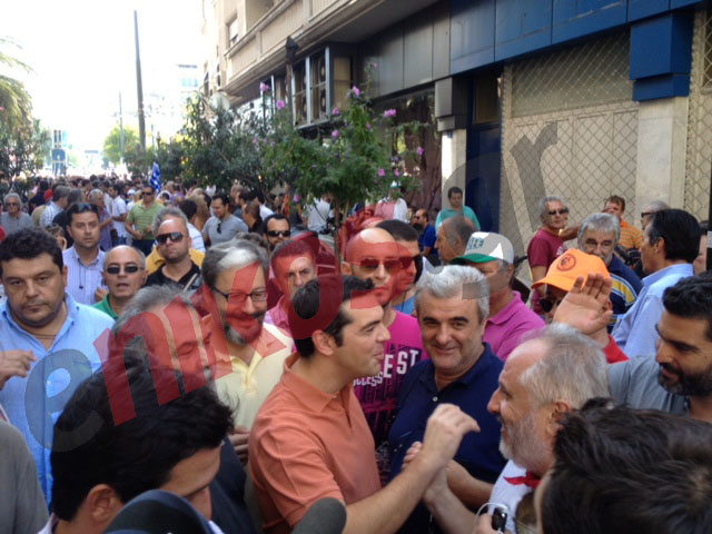 Τώρα – Φωτό Τσίπρα στην συγκέντρωση