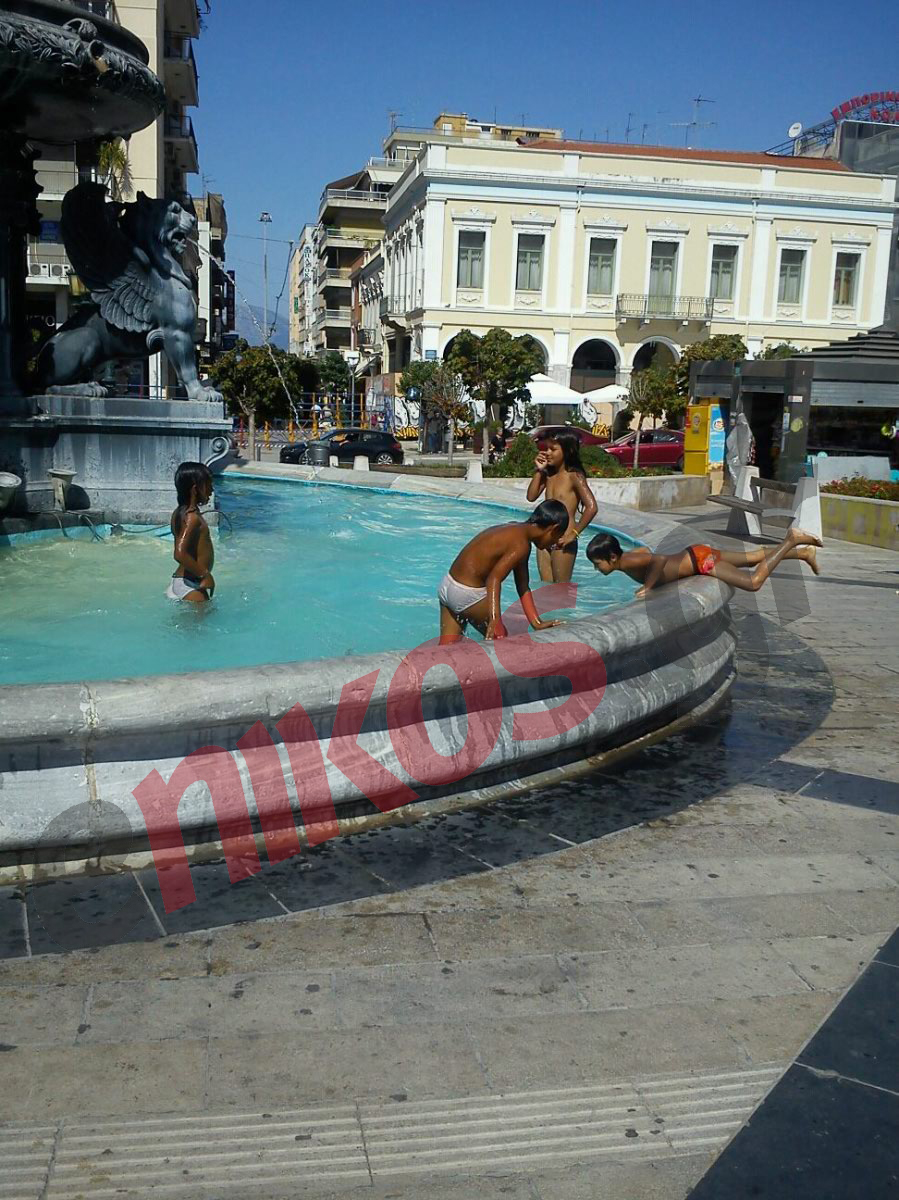 Πλατσουρίζουν στο κέντρο της πόλης