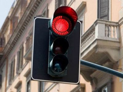 Με κόκκινο; Σου κόβω το ρεύμα!