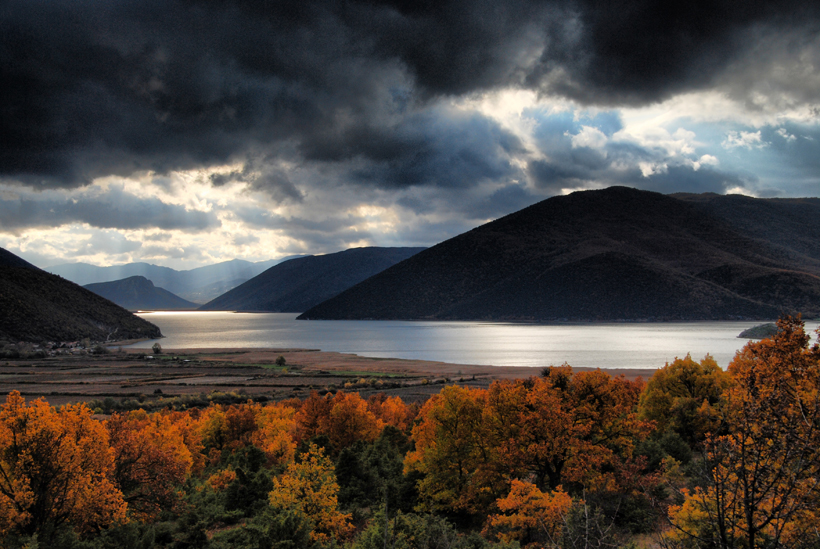 Πρέσπες: Οι τρίκορφες λίμνες