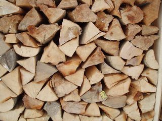 Προσφέρουν δωρεάν καυσόξυλα