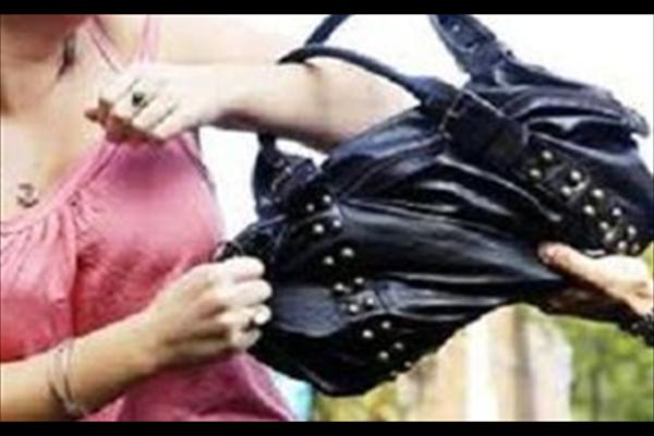 Ψάχνουν να βρουν τον “τσαντάκια”