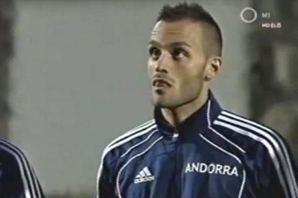 Αυτογκόλ στον… ύμνο