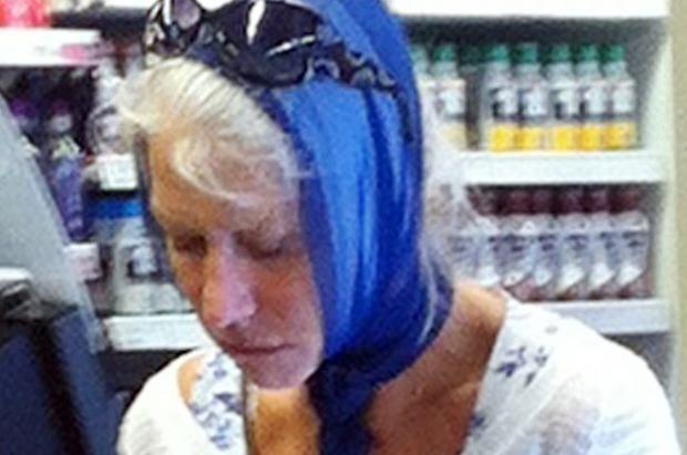 Γιατί κυκλοφορεί έτσι η Mirren;