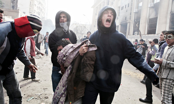 Σκοτώθηκε διαδηλωτής στο Κάιρο