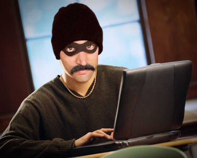 Τους εξαπατούσε μέσω διαδικτύου