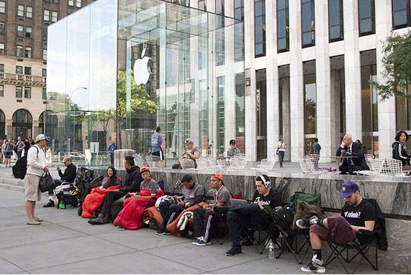 Ξεροσταλιάζουν για ένα iPhone 5