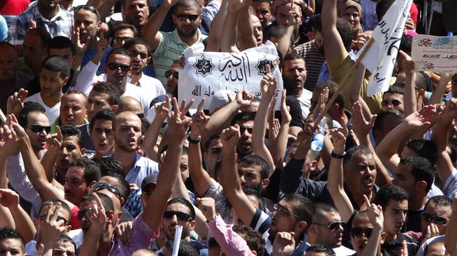 Δεν κοπάζει η «θύελλα»