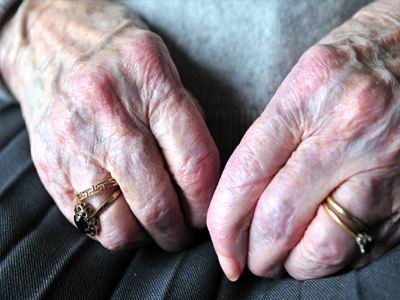 Πλήρωσε με τη βέρα της το φάρμακο!