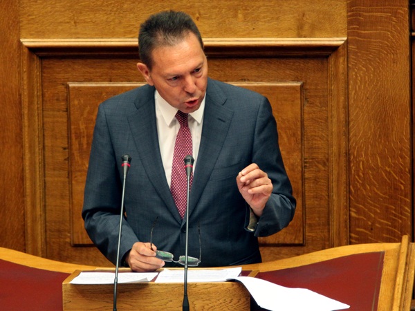 ‘Ενταση με Στουρνάρα στη βουλή