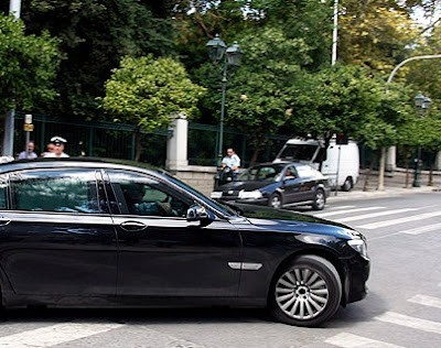 Μια “μπέμπα” στη Βουλή