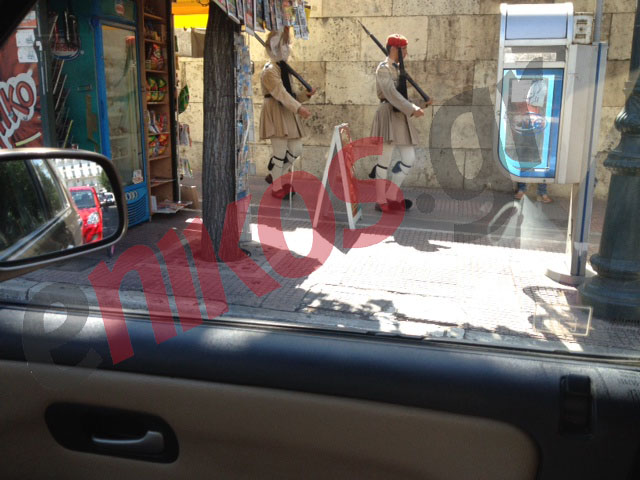 «Οδόφραγμα» στους τσολιάδες