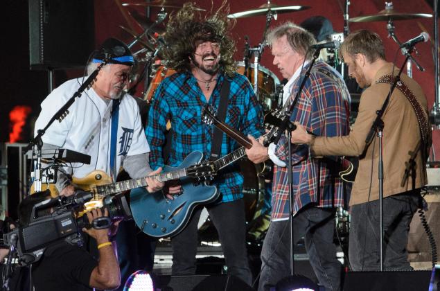 Τραγούδησαν κατά της φτώχειας