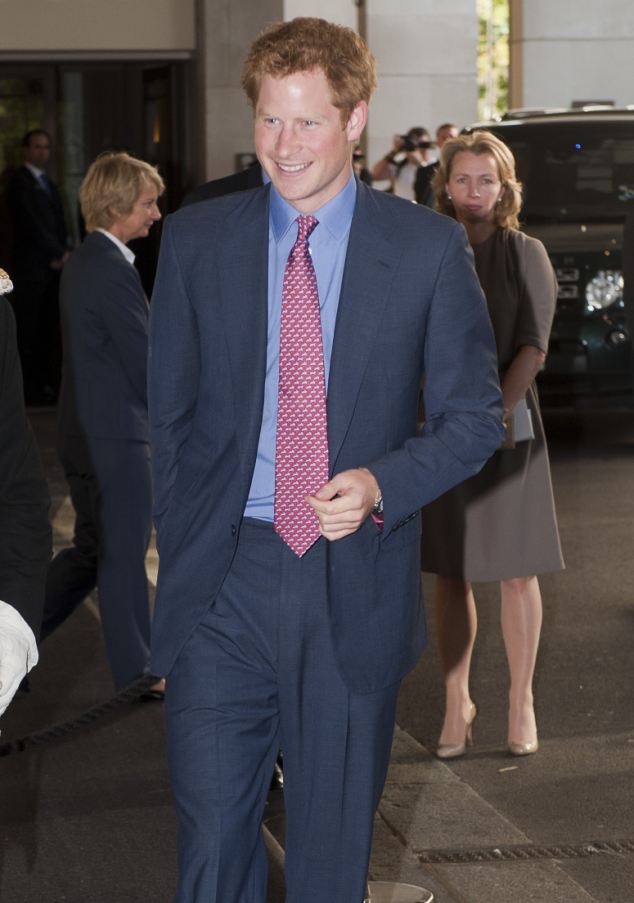 Μετά το γυμνό στη…φιλανθρωπία!