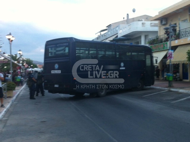 2″στρατοί” και στη μέση η κλούβα
