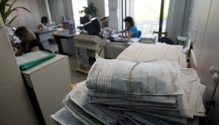 Απεργούν εφοριακοί και τελωνειακοί