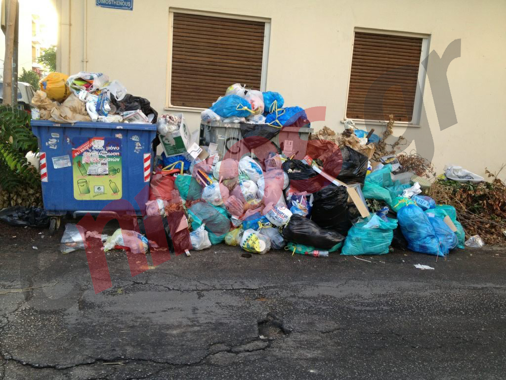 Βουνό τα σκουπίδια στο Δήμο Αχαρνών