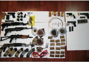 Δημ. αστυνομικός με Καλάσνικοφ