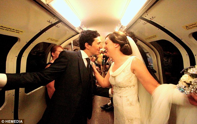 “Μήνας του μέλιτος” στο Μετρό