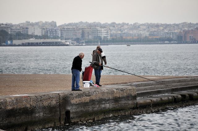 Ψάρεψε…περίστροφο στο Θερμαϊκό