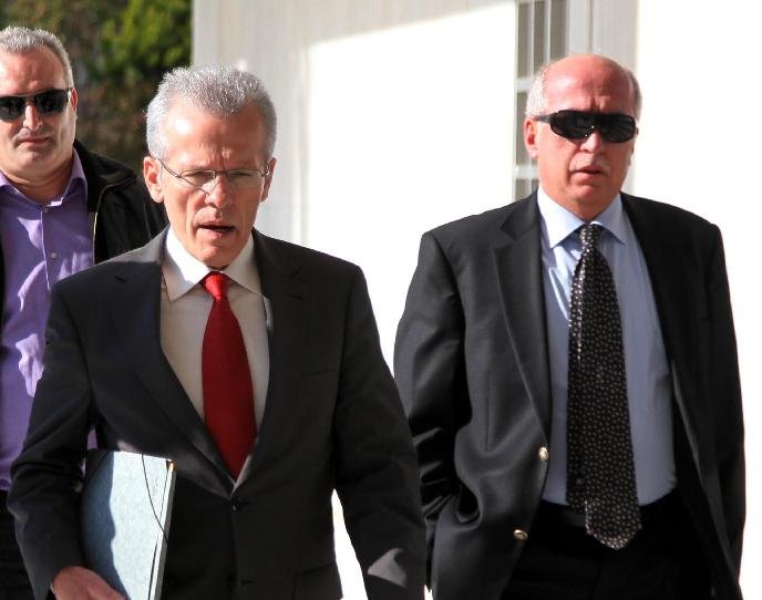 32 υποθέσεις, όχι 32 πρόσωπα