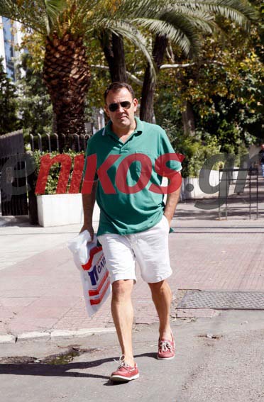 Ο υφυπουργός με το σορτσάκι