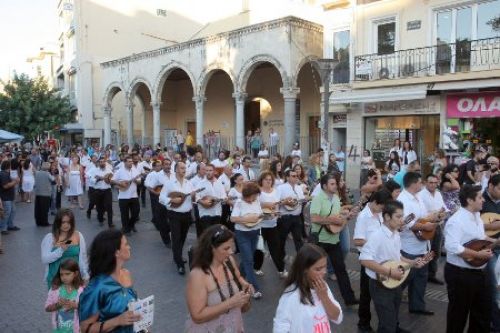 Καντάδα σε όλο το Ηράκλειο