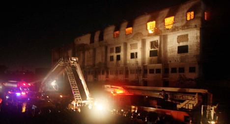 187 νεκροί από δύο πυρκαγιές